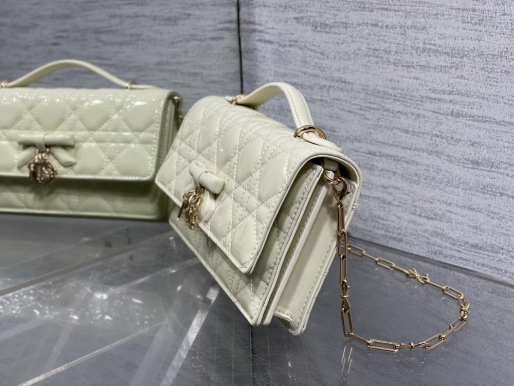 Wallet Style 270385907