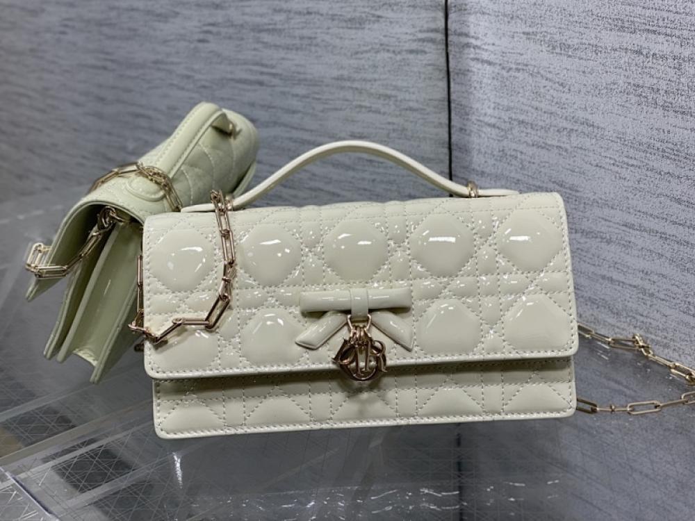 Wallet Style 270385907