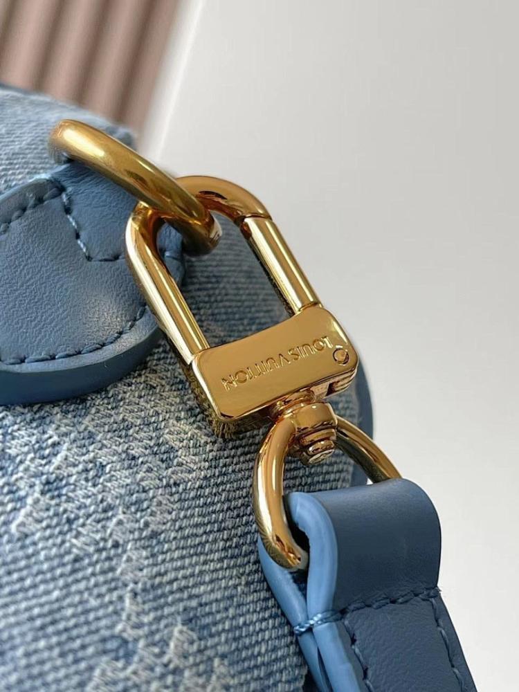 Luxury Refined Crossbody Bag 18x12x10cm