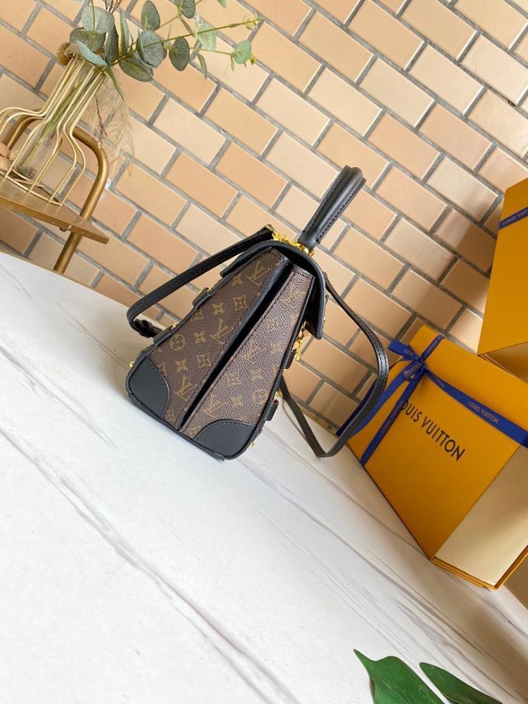 Stylish Brown Leather Shoulder Bag