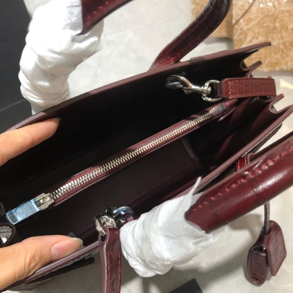 Elegant Refined Shoulder Bag 26x20.5x12.5cm