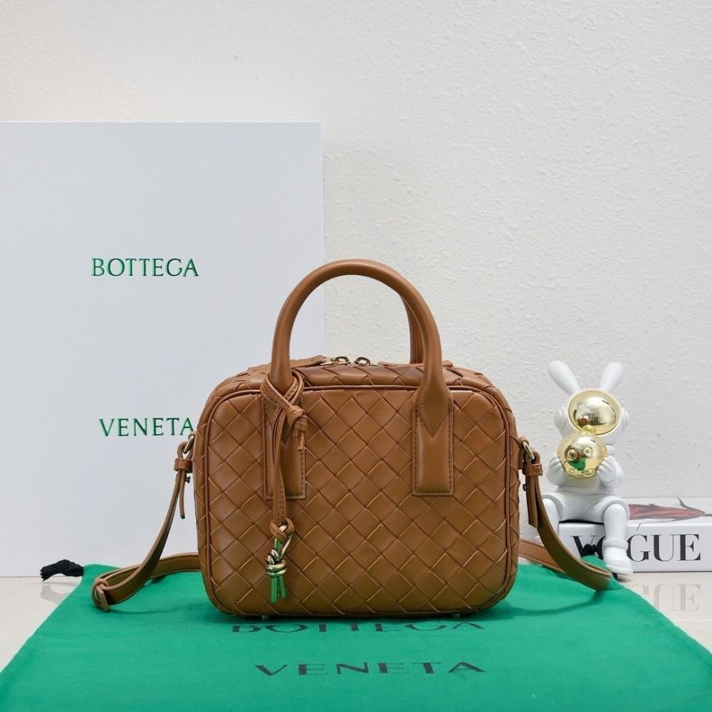 Elegant Top Handle Bag 23.5x17x9cm