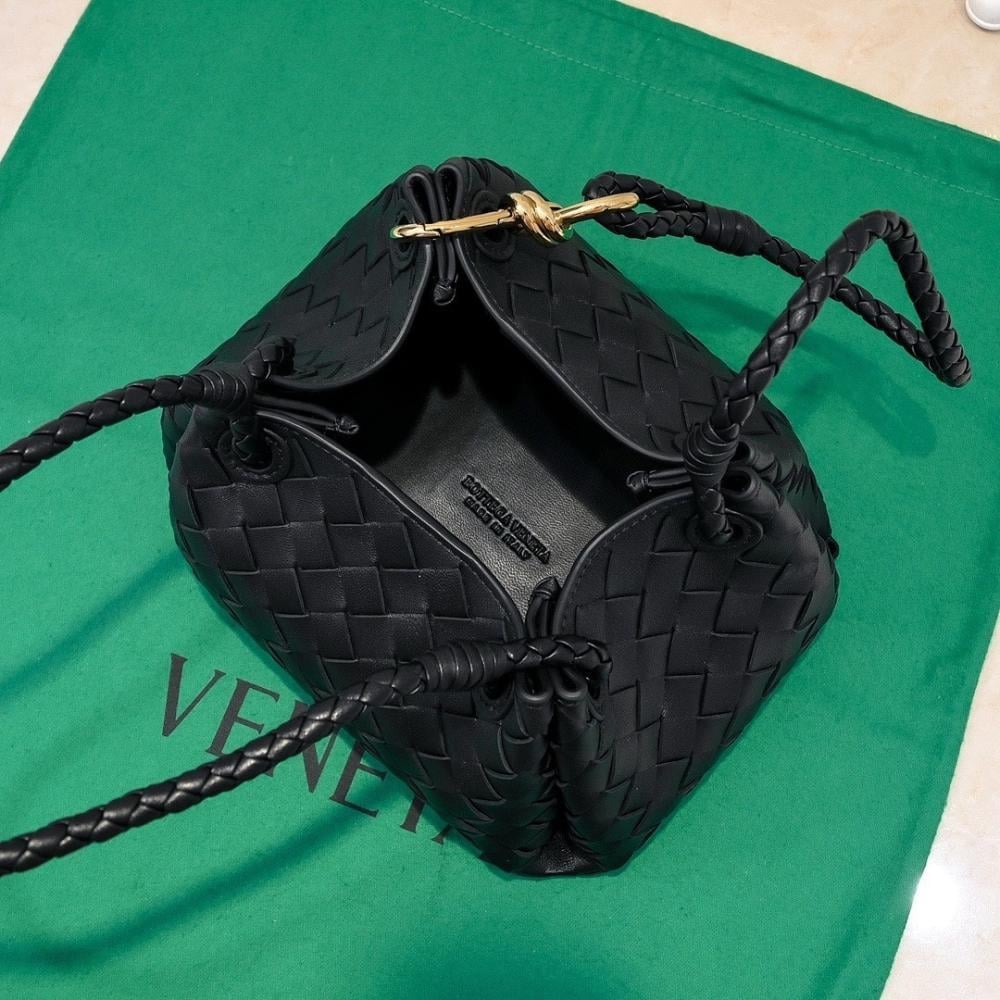 Modern Elegant Shoulder Bag 21x17x16.5cm