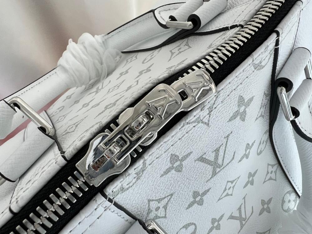 Classic Leather Shoulder Bag