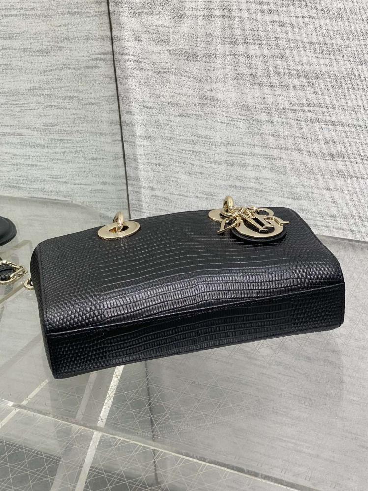 Classic Top Handle Bag Style 621193171