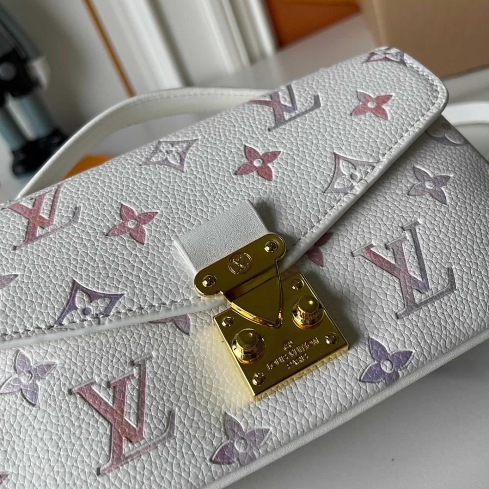 Modern Monogram Shoulder Bag 21.5x13.5x6cm