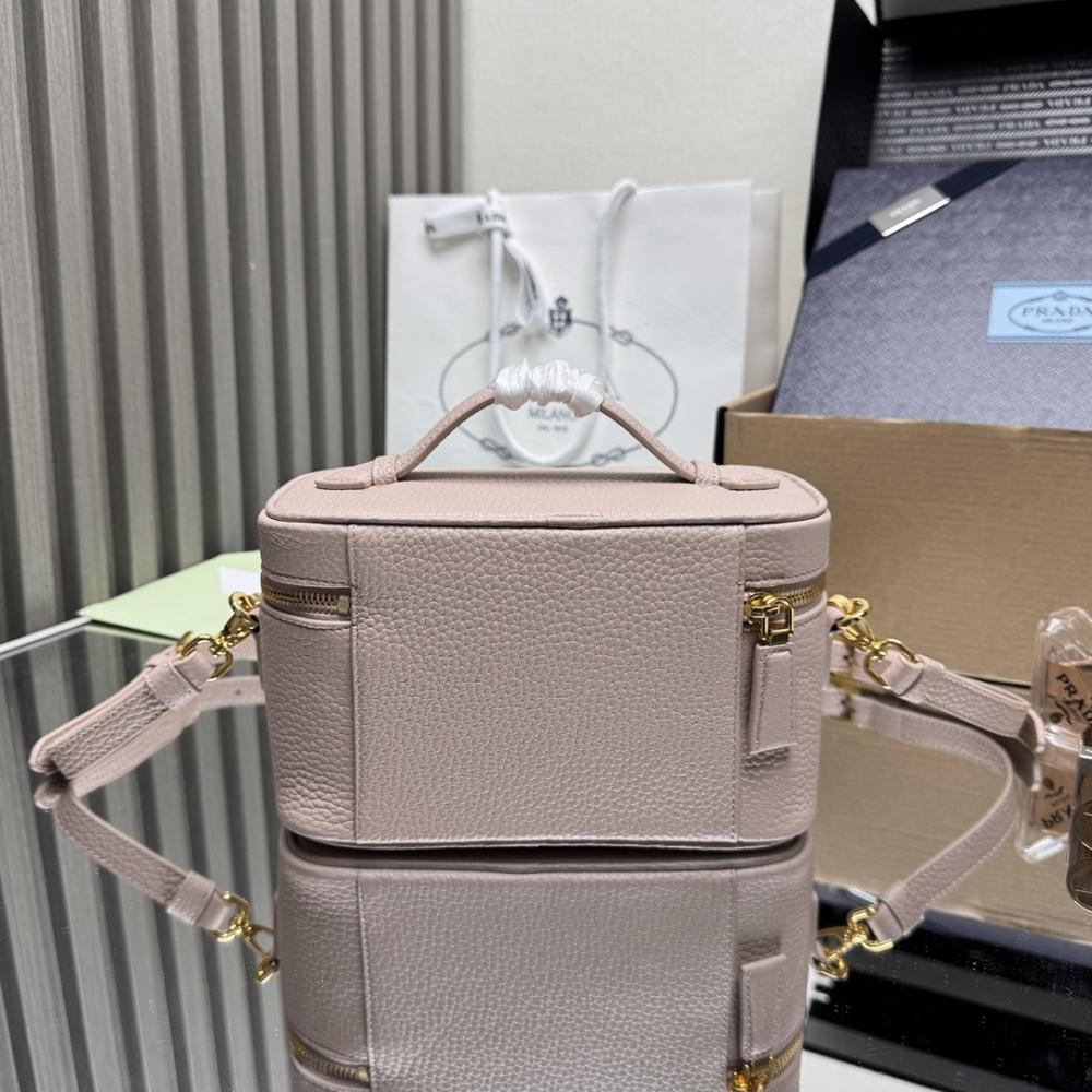 Top Handle Bag Style 407387960