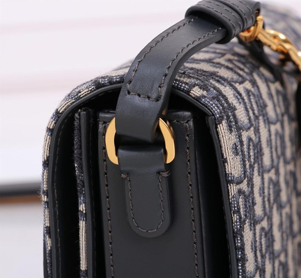 Modern Italian-Inspired Quilted Leather Shoulder Bag 21x12x6cm