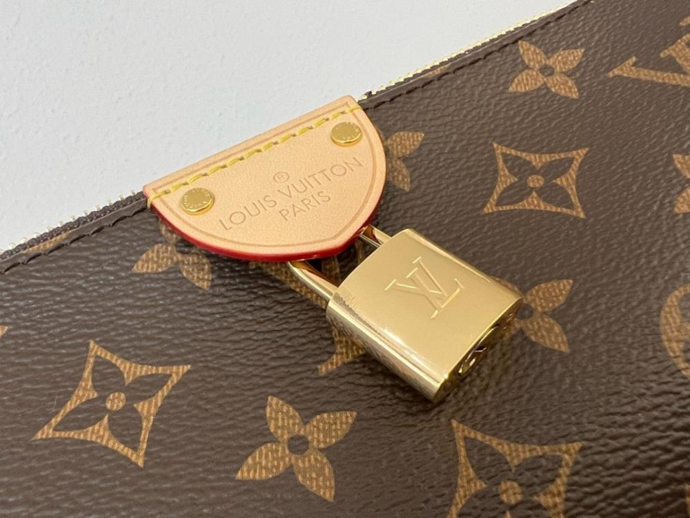 Stylish Refined Leather Crossbody Bag 22x12x5.5cm