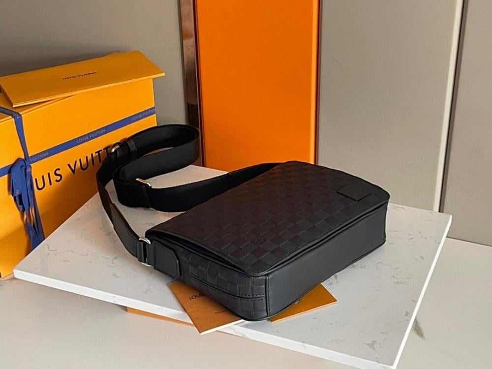 Modern Luxury Leather Shoulder Bag 26x20x7cm