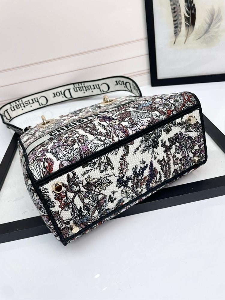 Luxury Refined Embroidered Shoulder Bag 24x20x11cm