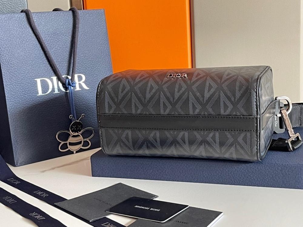 Elegant Grey Leather Shoulder Bag