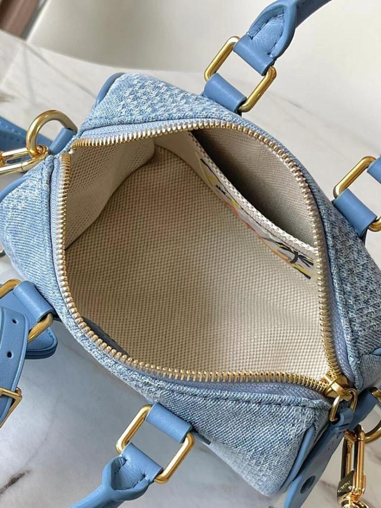 Luxury Refined Crossbody Bag 18x12x10cm