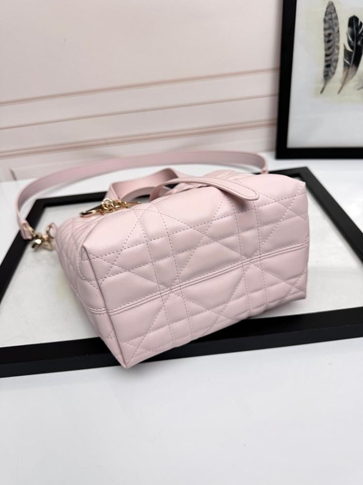 Elegant Leather Top Handle Bag 18.5x18.5x12cm