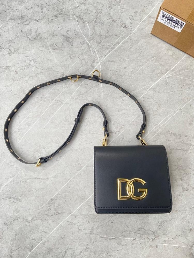 Italian-Inspired Elegant Calfskin Shoulder Bag 18x16x8cm
