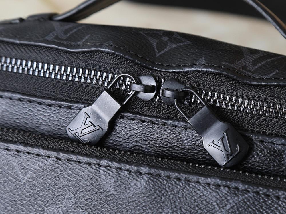 Modern Refined Monogram Shoulder Bag 30x15x8cm
