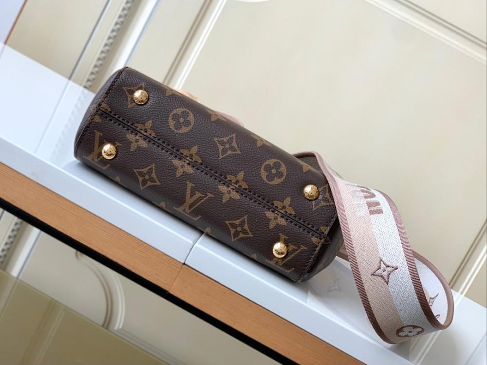 Elegant Stylish Shoulder Bag 20x16x7.5cm