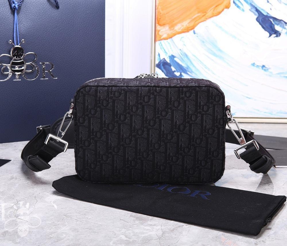 Modern Luxury Monogram Leather Top Handle Bag 22x15x5cm