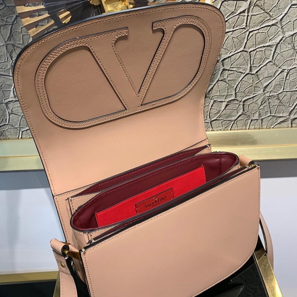 Stylish Gold Leather Shoulder Bag 22x18x7cm