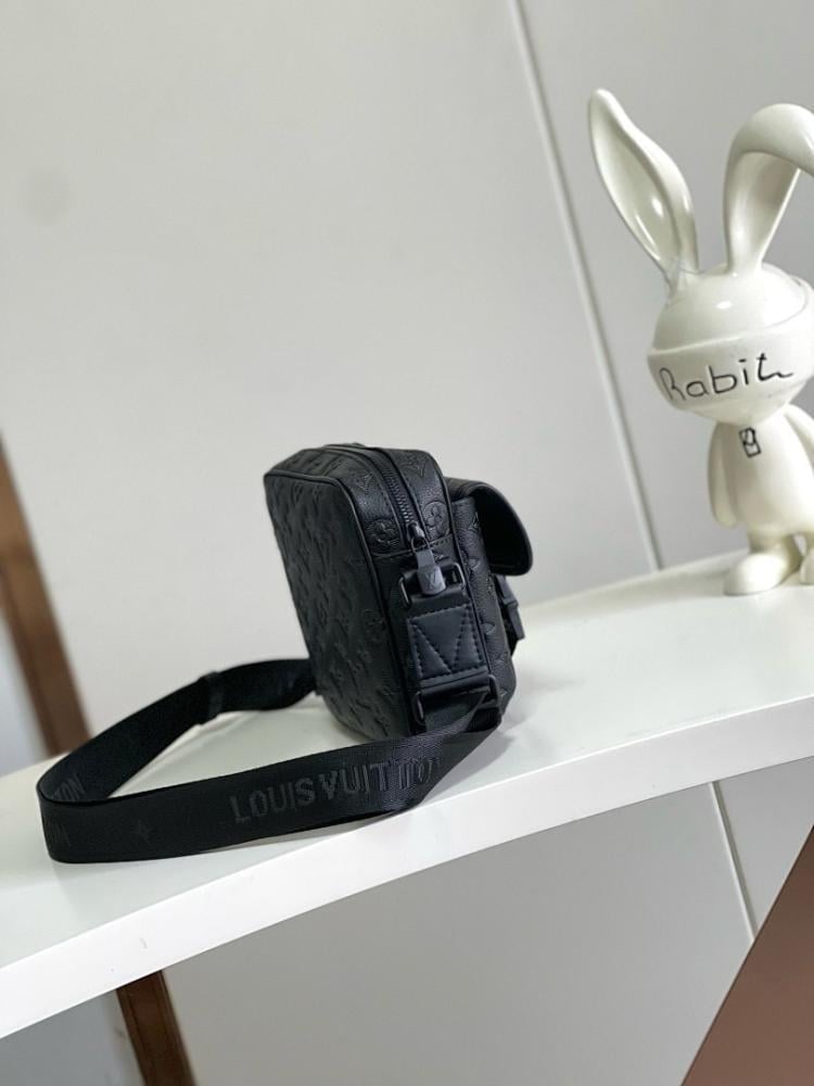 Modern Italian-Inspired Leather Shoulder Bag 17x7.8x18cm