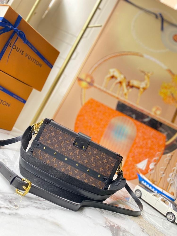 Elegant Refined Leather Shoulder Bag 27x12x6.5cm