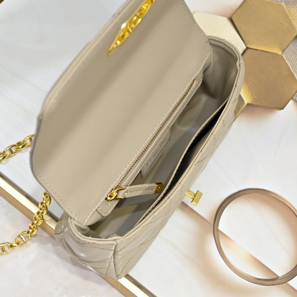 Elegant Stylish Gold Lambskin Shoulder Bag 20x13x7cm