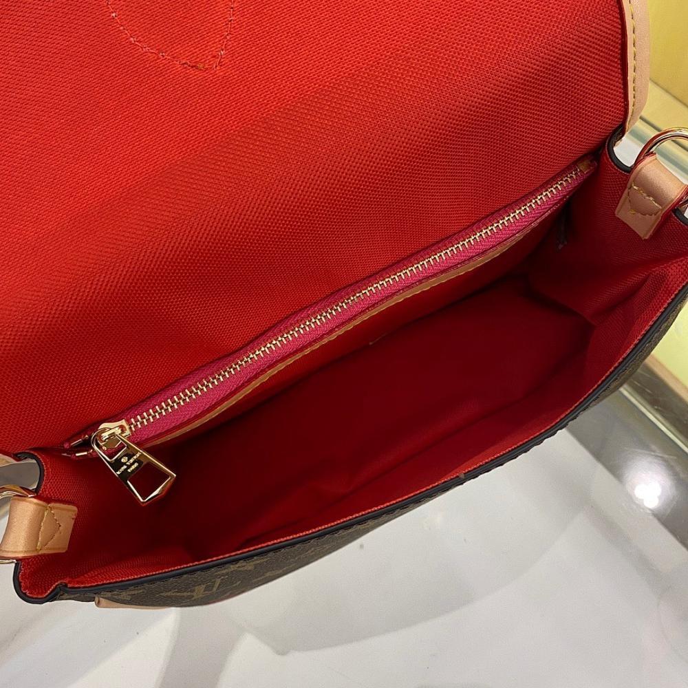 Italian-Inspired Elegant Leather Bag 25x9x15cm