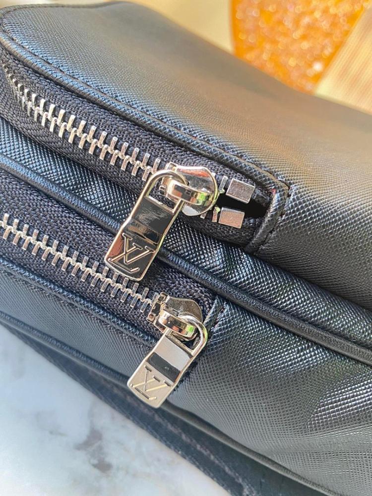 Classic Modern Shoulder Bag 20x31x10cm