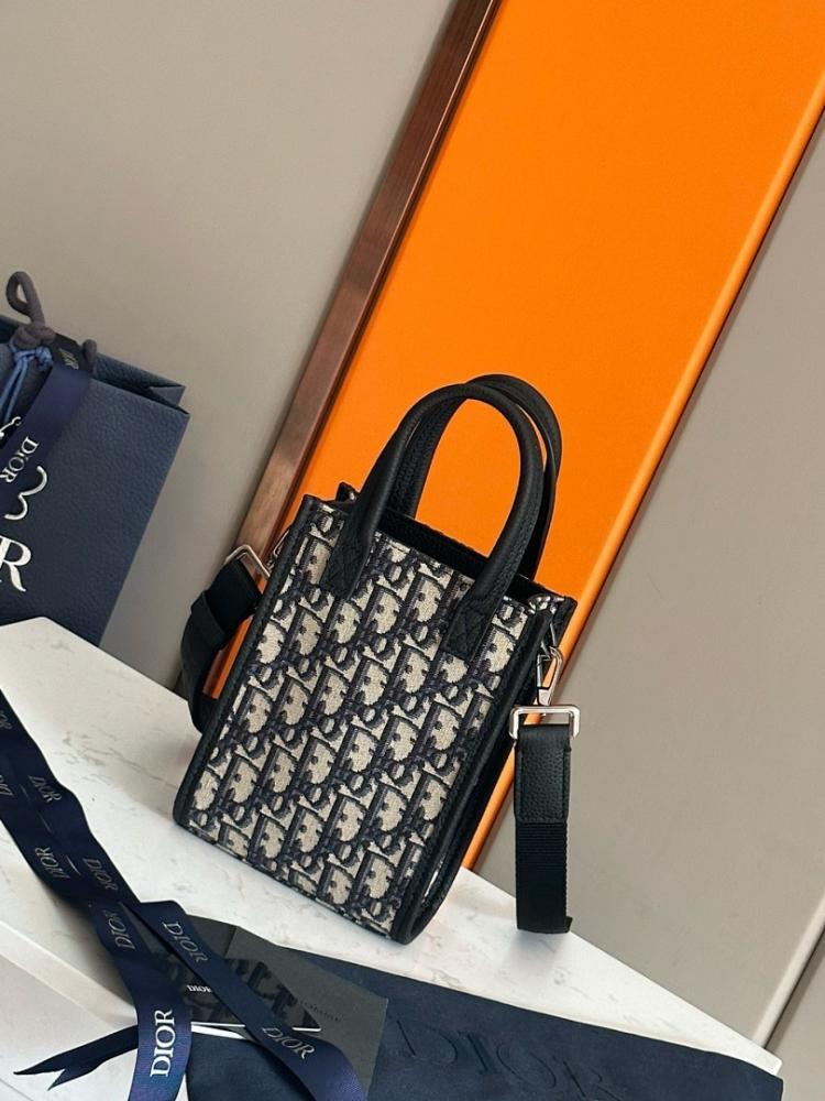 Elegant Black Printed Jacquard Shoulder Bag