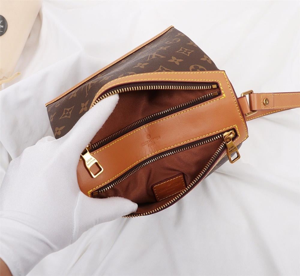 Modern Monogram Leather Crossbody Bag 20.5x22x4.5cm