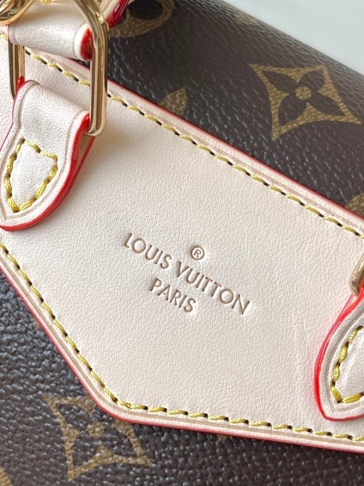 Stylish Refined Monogram Leather Crossbody Bag 21x23x10cm