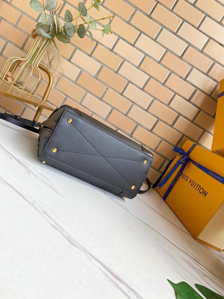 Stylish Brown Leather Shoulder Bag