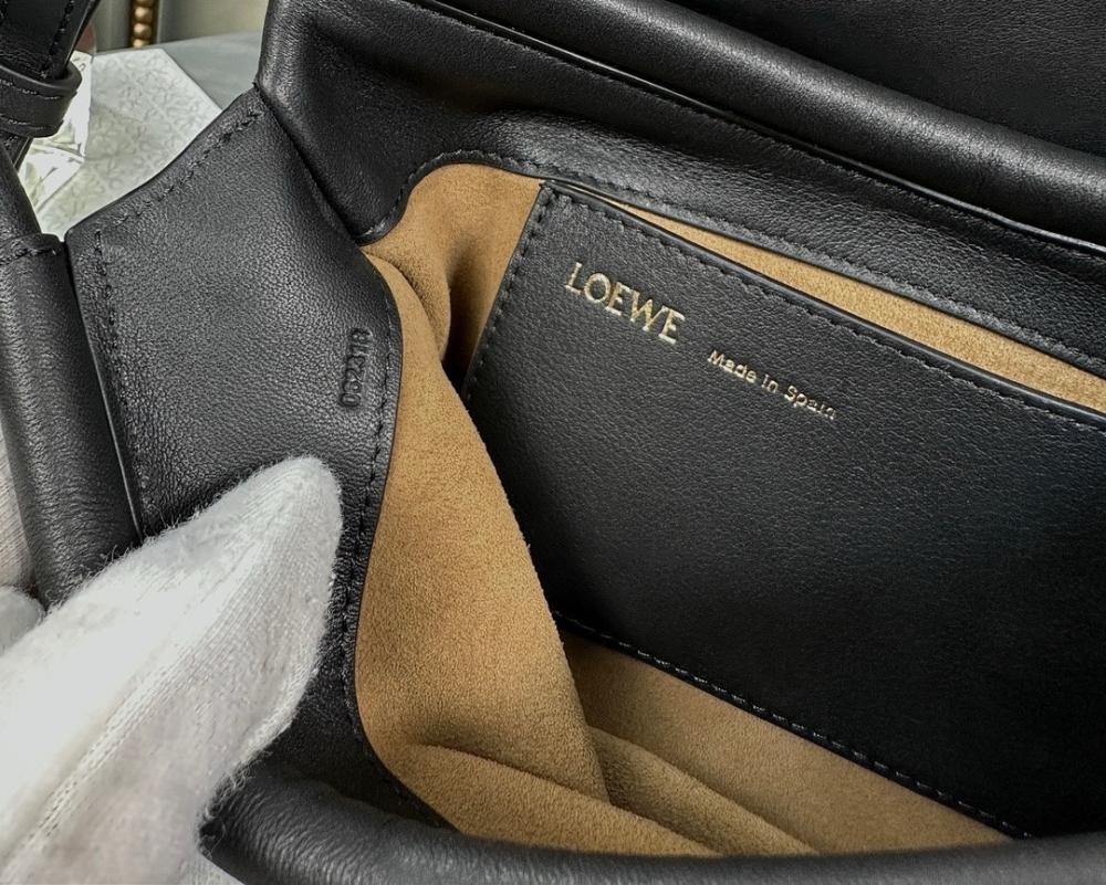 Modern Calfskin Shoulder Bag 25x17x8cm