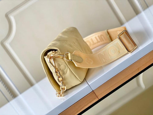 Modern Luxury Quilted Leather Shoulder Bag 20x12x6cm