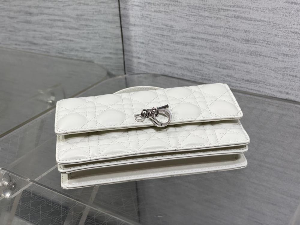 Luxury Top Handle Bag Style 1665995823