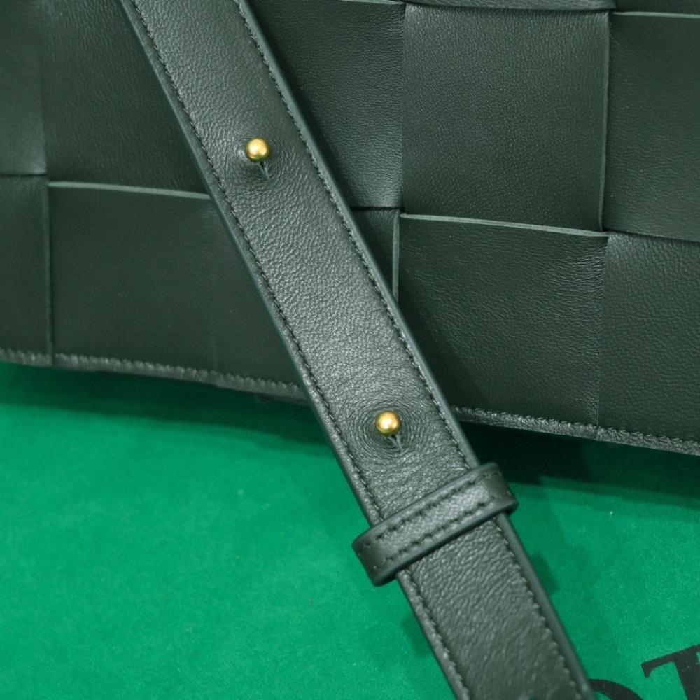 Lambskin Top Handle Bag Style 955523053