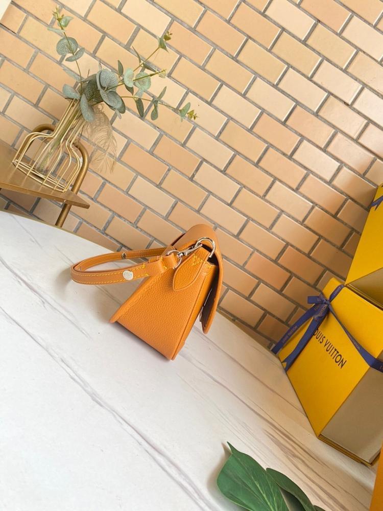 Classic Leather Shoulder Bag 24.5x15.5x9cm
