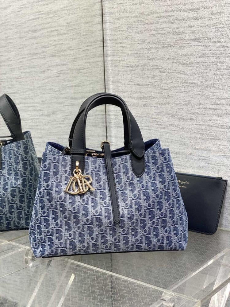 Top Handle Bag Style 1017794559