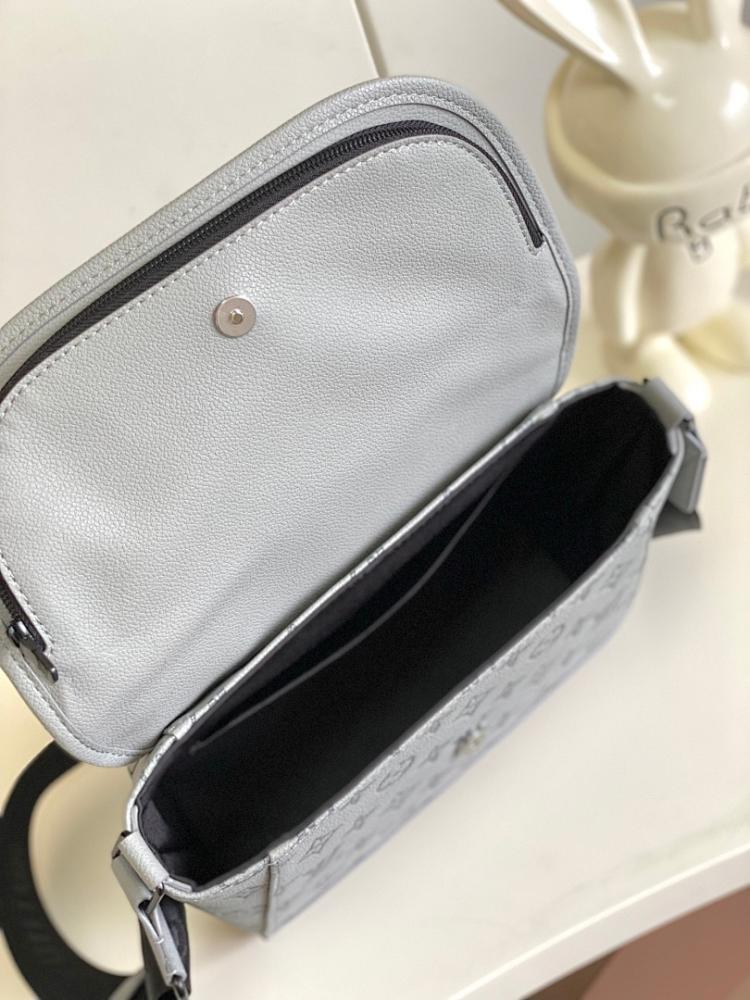 Elegant Premium Monogram Leather Shoulder Bag 26.5x17x11cm