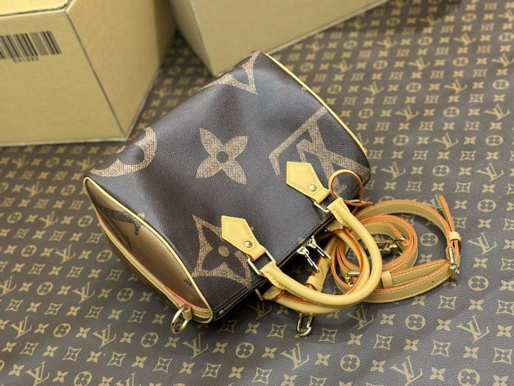 Stylish Refined Monogram Shoulder Bag 25x19x15cm
