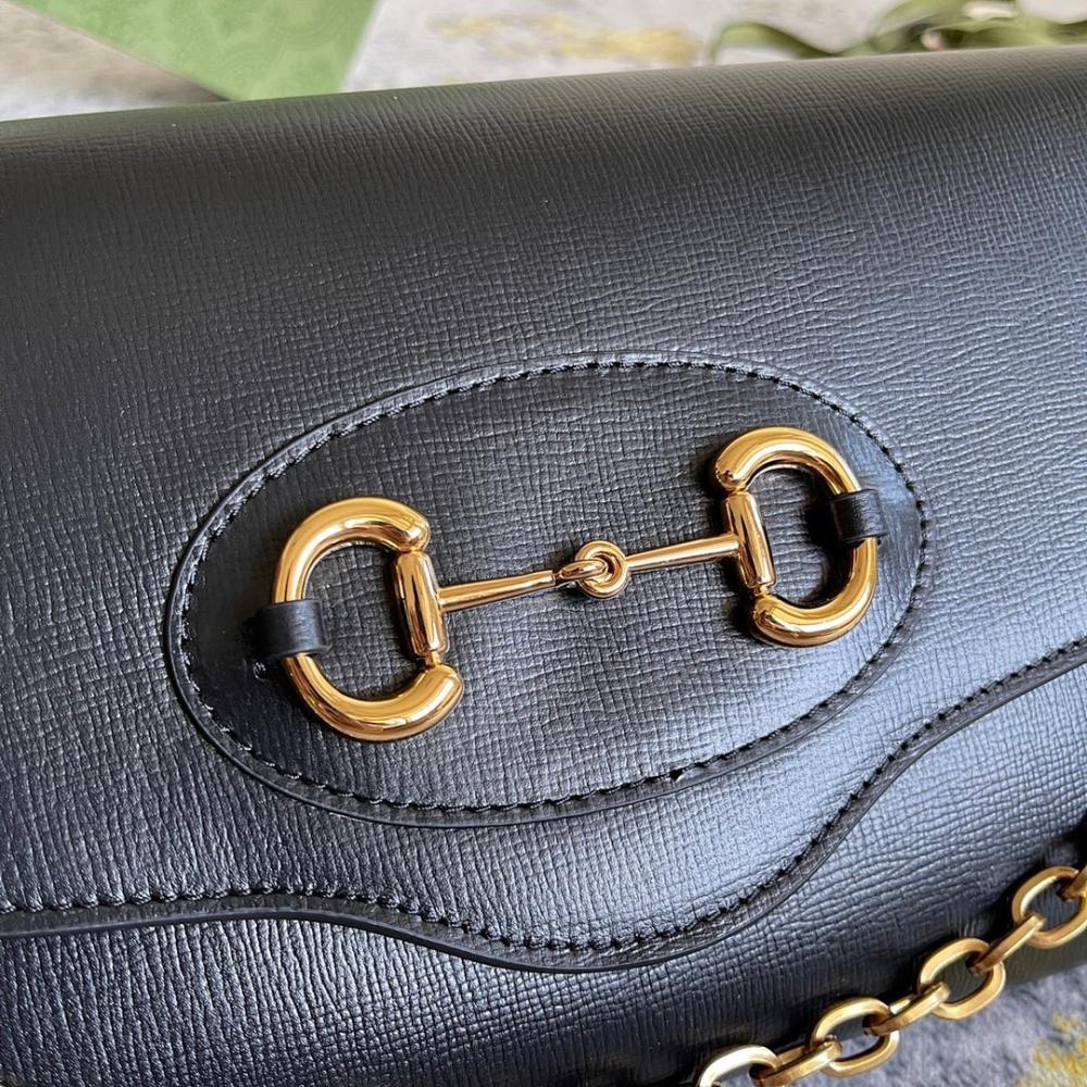 Classic Refined Crossbody Bag 26x16x4cm