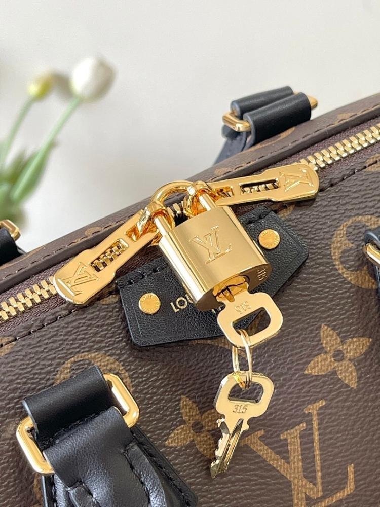 Modern Monogram Shoulder Bag 20.5x16x11cm