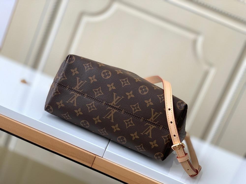 Elegant Leather Tote Bag