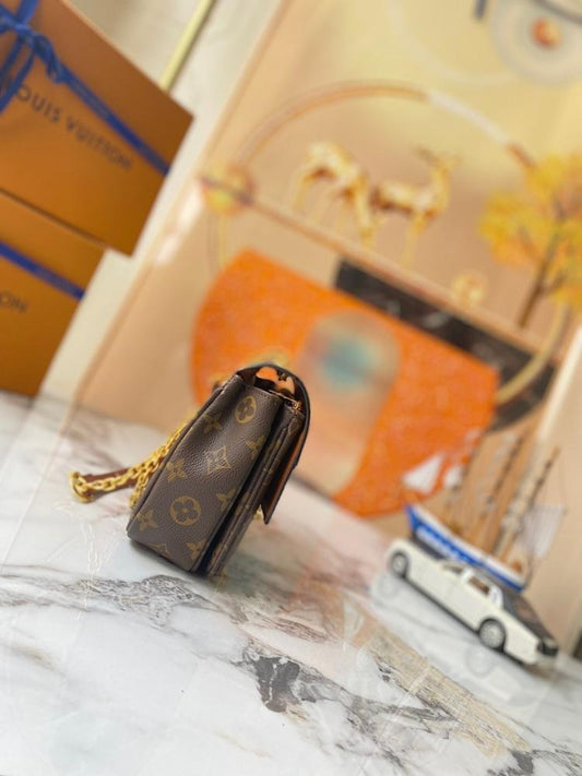 Stylish Premium Leather Shoulder Bag 24.5x15x6.5cm