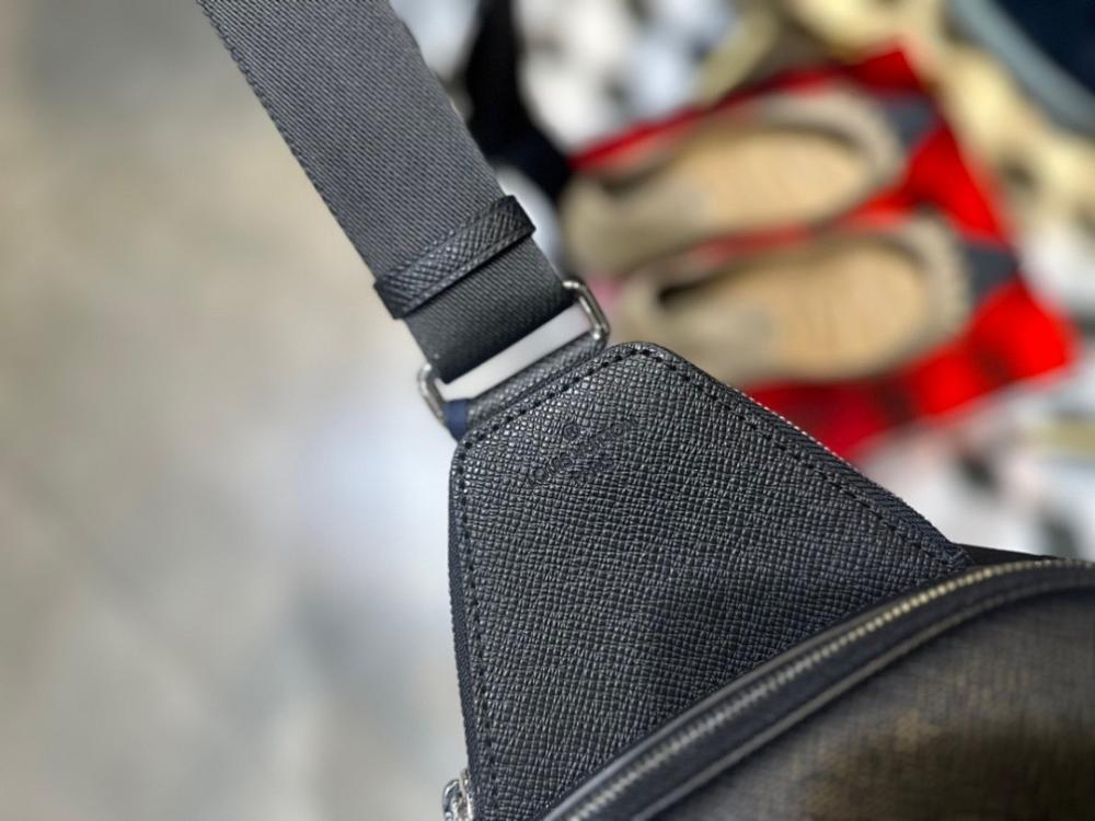 Luxury Refined Canvas Shoulder Bag 20x31x10cm