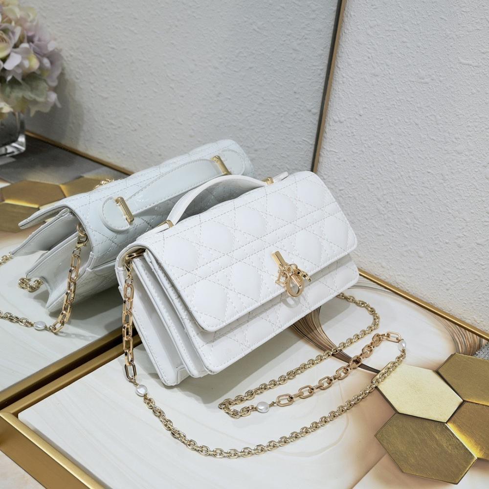 Classic Refined Leather Shoulder Bag 21x11.5x4.5cm