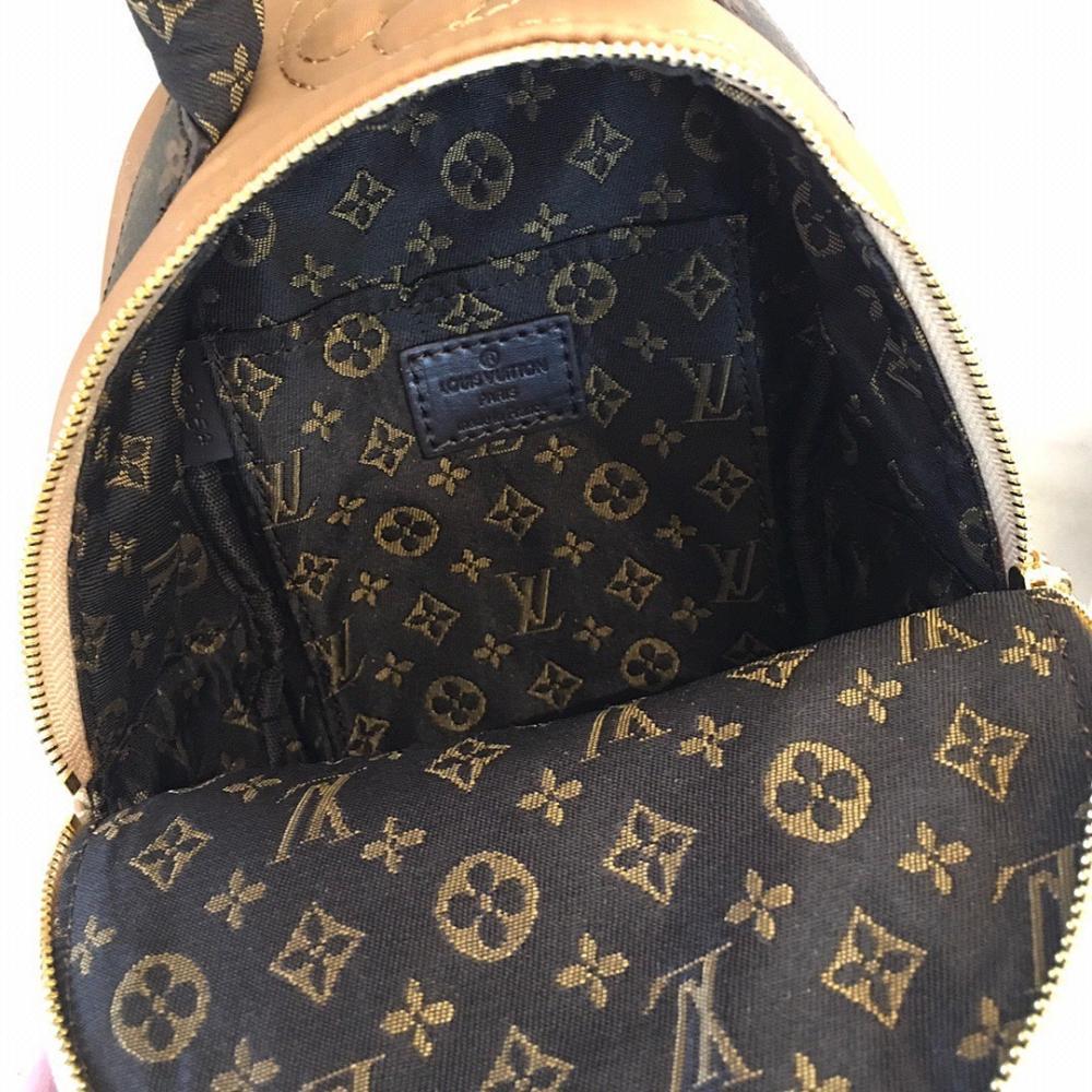 Modern Italian-Inspired Backpack 20x17x9cm
