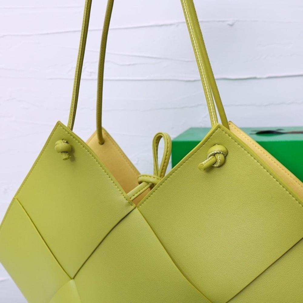 Elegant Woven Leather Shoulder Bag 17x34x12cm