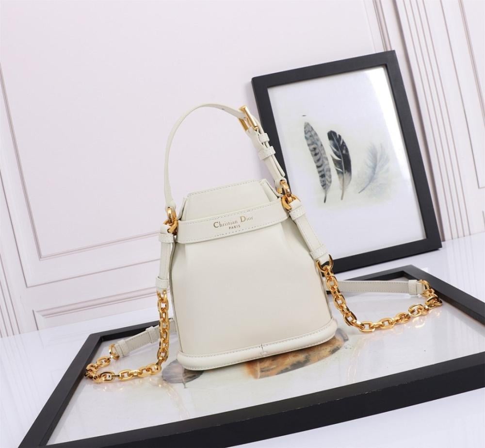Elegant Leather Bucket Bag