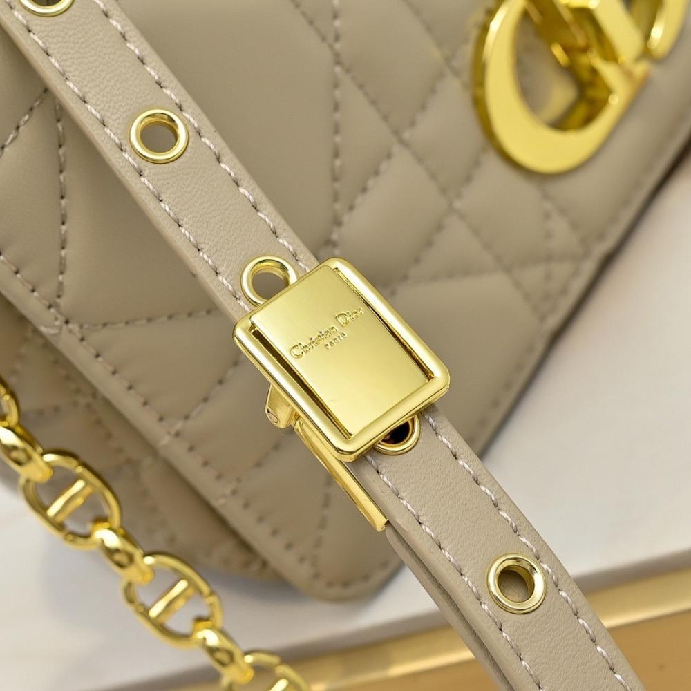 Elegant Stylish Gold Lambskin Shoulder Bag 20x13x7cm